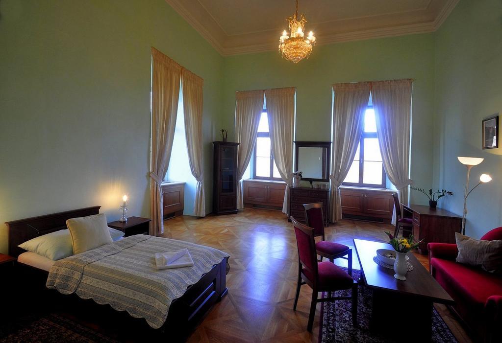 Hotel Zamek Cerveny Hradek Jirkov Zimmer foto